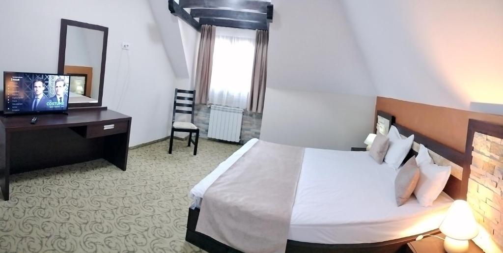Отель Hotel Bucegi