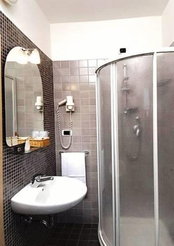 Отель Hotel Bernard