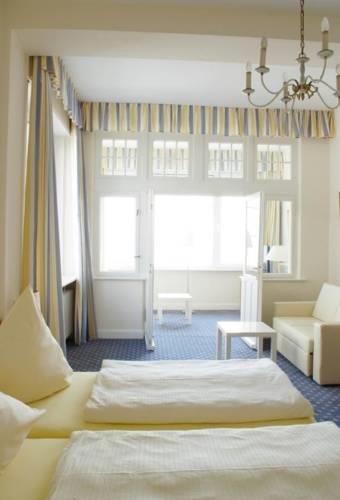 Отель Hotel Strandschlösschen