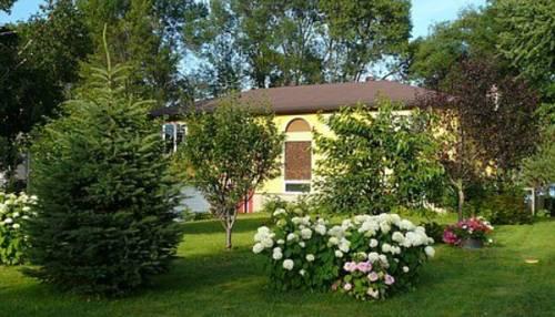 Мини-отель Brasscranes by-the-Lake Bed & Breakfast