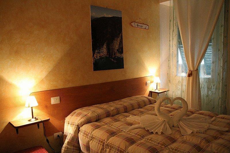 Отель Hotel Crismar