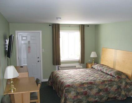 Отель Perth Plaza Motel