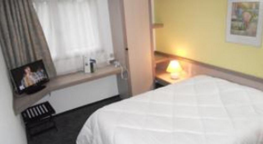 Отель Hôtel Crocus Caen Parc Expo
