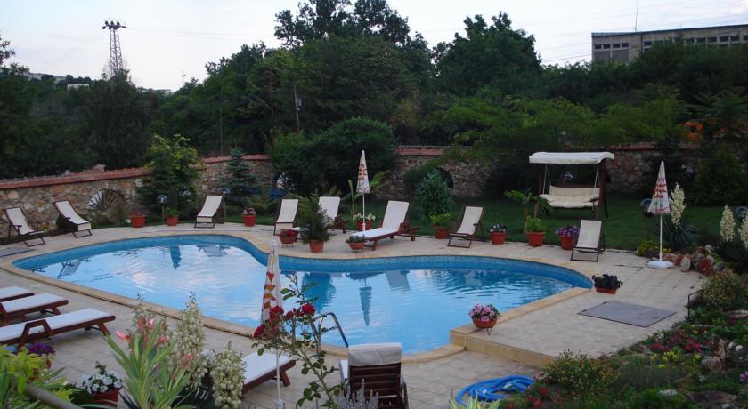Отель White Rose Hotel