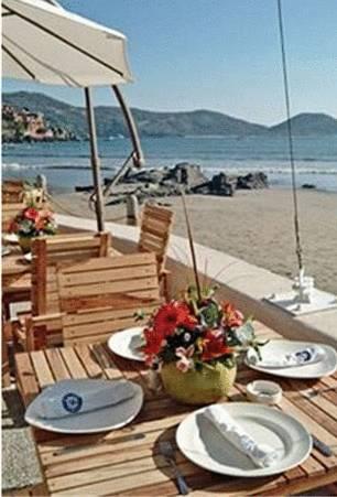 Отель Brisas del Mar Zihuatanejo