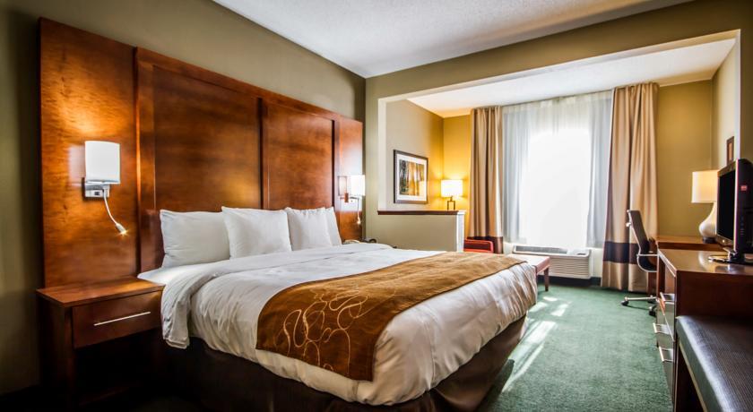 Отель Comfort Suites Madison