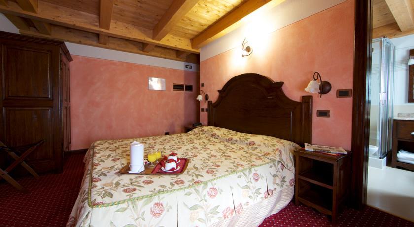 Отель Hotel L' Aiglon