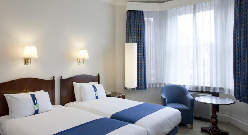 Отель Holiday Inn Farnborough