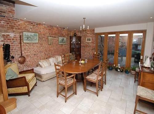 Отель Coach House B&B