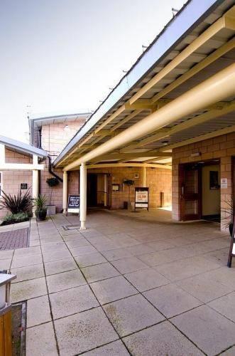 Отель Premier Inn Manchester (Cheadle)