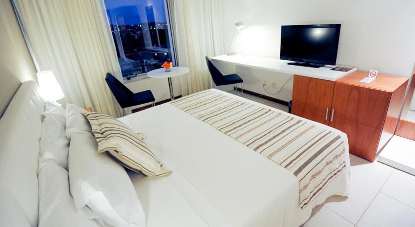 Отель Real Colonia Hotel & Suites