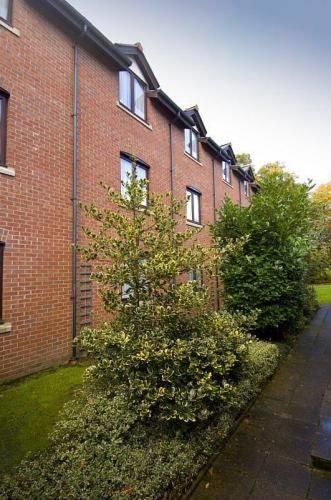 Отель Premier Inn Manchester (Wilmslow)