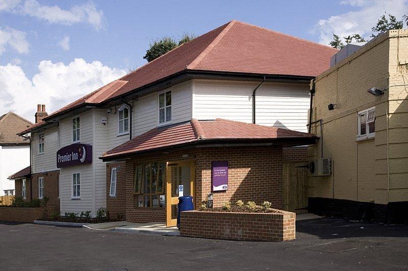 Отель Premier Inn Twickenham East