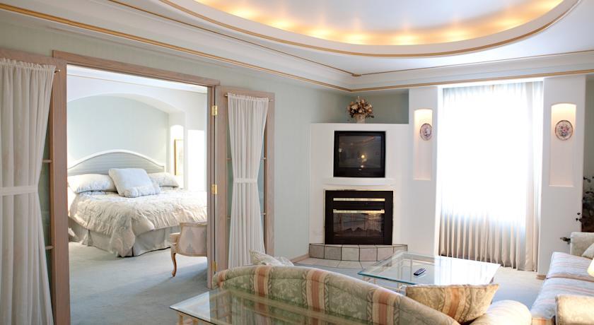 Chateau Louis Hotel & Conference Centre