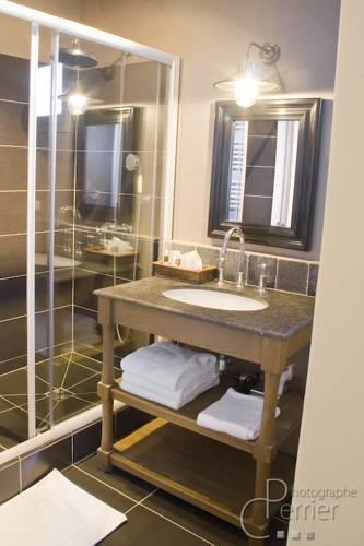 Отель Hôtel La Licorne & Spa