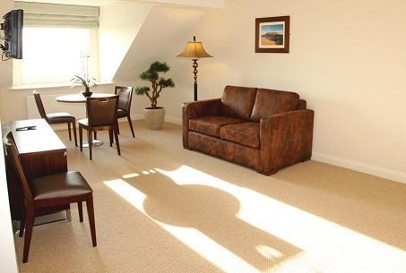 Отель Strandhill Lodge and Suites