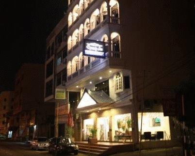 Отель Dynasty Inn
