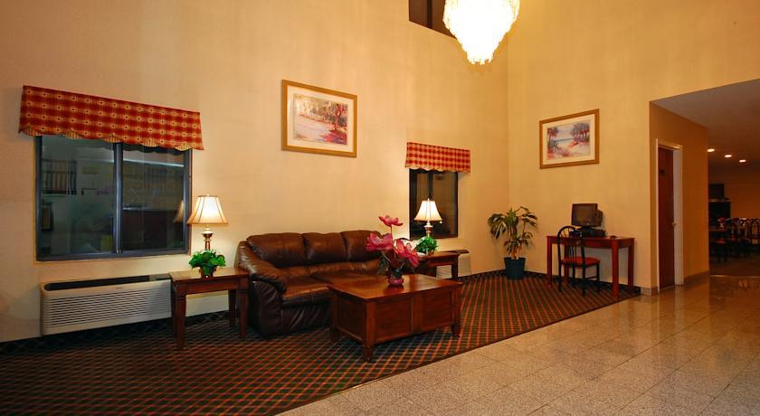 Отель Quality Inn North