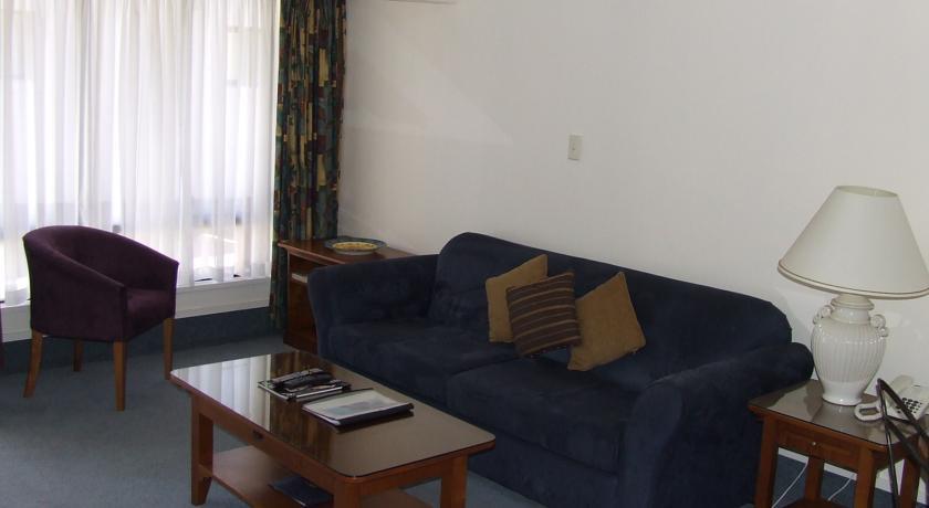Отель 755 Regal Court Motel