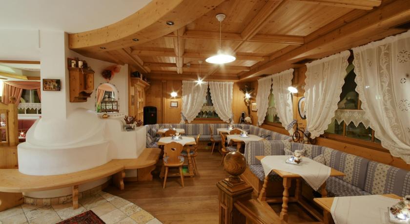 Отель Albergo Conturina