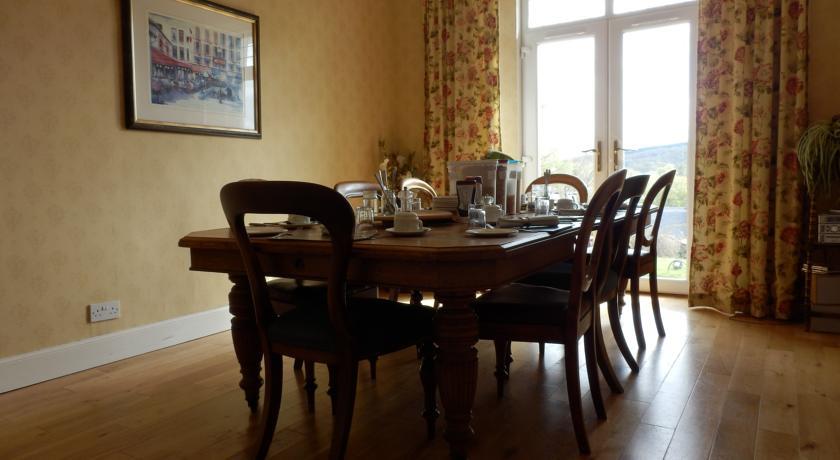 Гостевой дом The Knowe Guest House