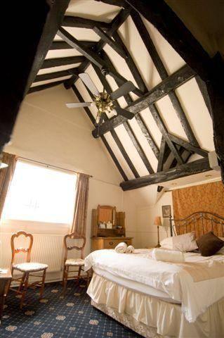 Отель Old Court Hotel & Suites
