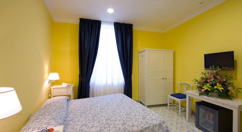 Отель Hotel Bougainville
