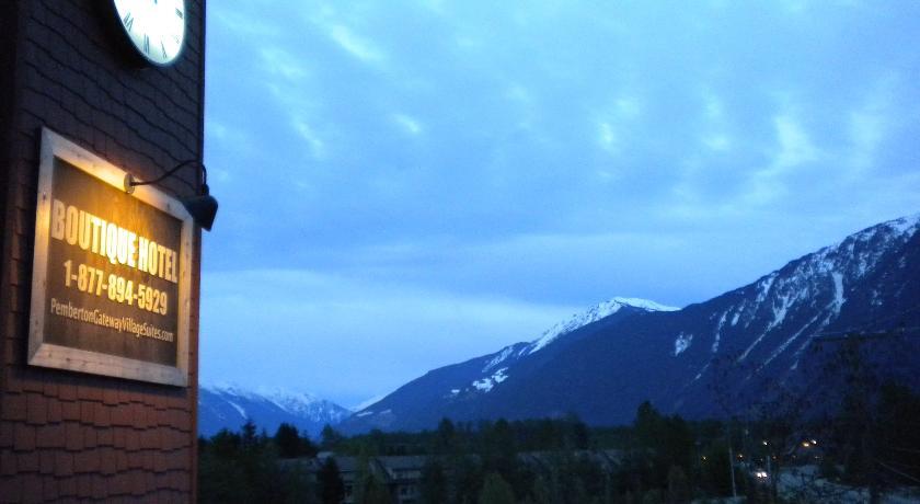 Отель Pemberton Gateway Village Suites