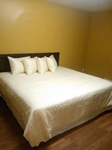 Отель Knights Inn Oshawa