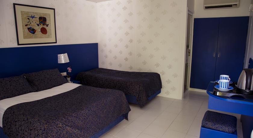 Отель Blue & White Hotel