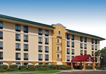 Отель Quality Inn & Suites Bensalem