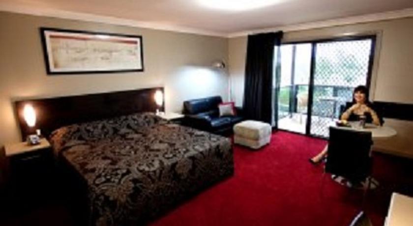 Апартаменты Cattlemans Country Motor Inn & Serviced Apartments
