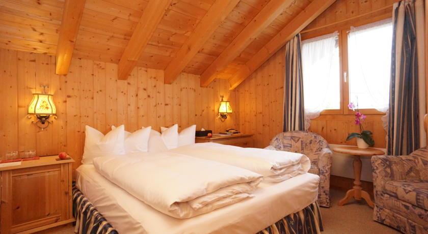 Отель Bellaval Hotel & Restaurant
