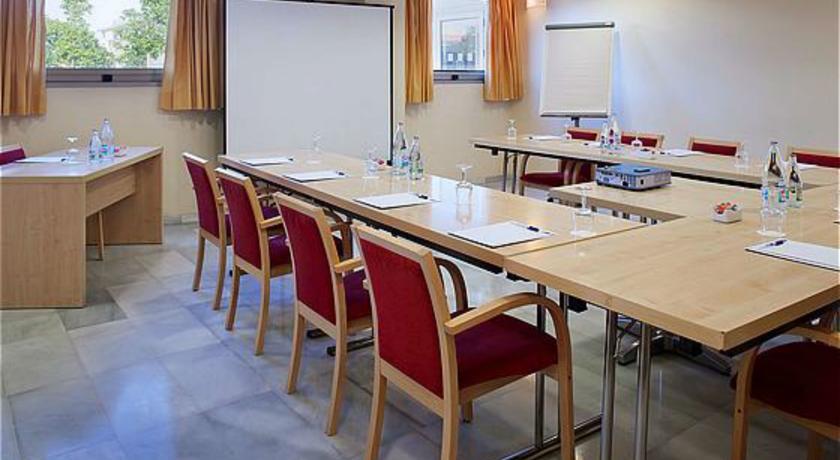 Отель Holiday Inn Express Valencia Bonaire