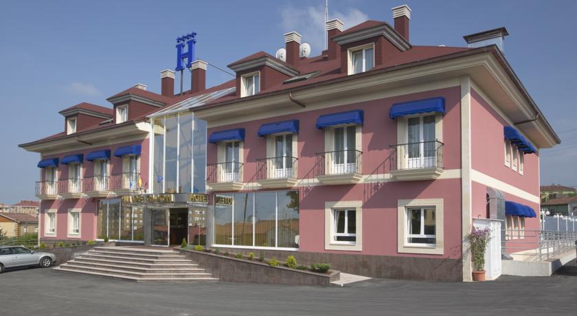 Отель Hotel Villa De Gijón