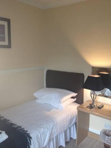 Отель Woodside Hotel