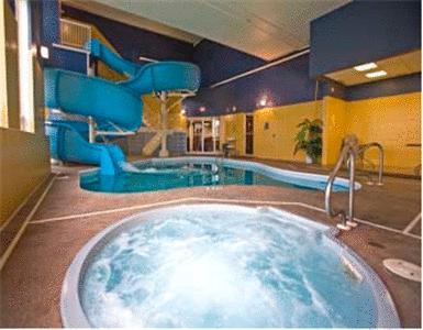 Отель Ramada Inn & Suites Red Deer