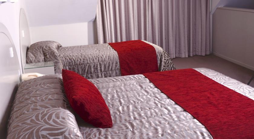 Отель Brougham Heights Motel
