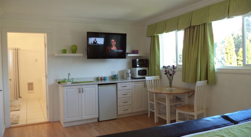 Мини-отель Enchanted Rainforest Bed and Breakfast