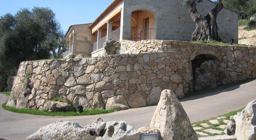 Отель Hotel S'Olias