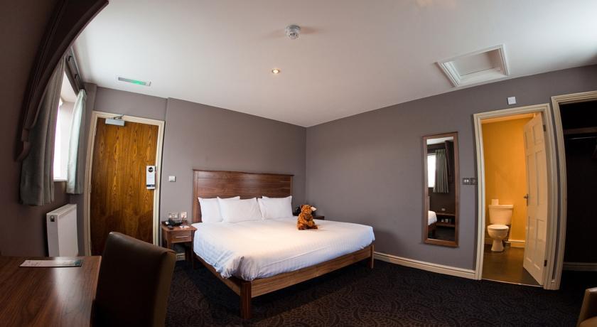 Отель The Dog & Doublet Inn