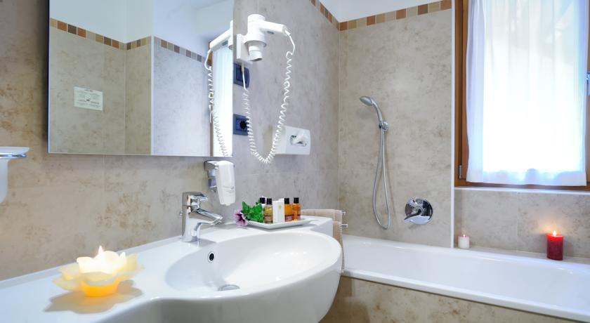 Отель Hotel Diana