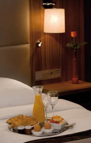 Отель Van der Valk Theaterhotel Almelo