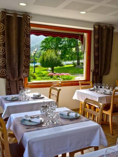 Отель Hotel Les Pervenches