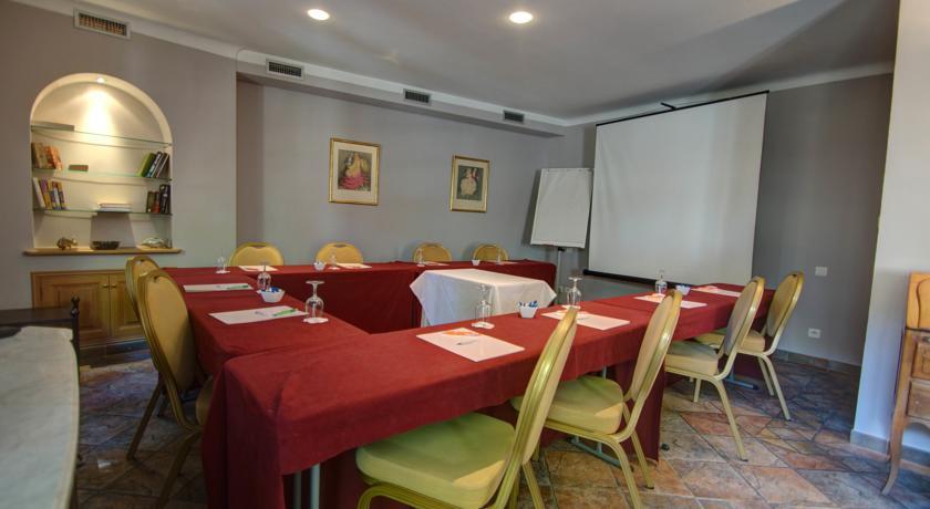 Отель Hostellerie La Magnaneraie