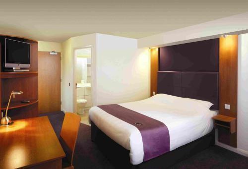 Отель Premier Inn Telford North