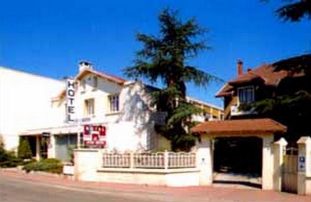 Отель Hôtel Le Lyon Bron