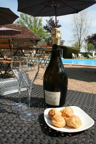 Отель Logis Le Relais Fleuri