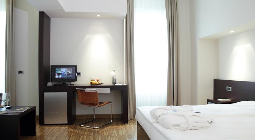 Отель Astoria Park Hotel