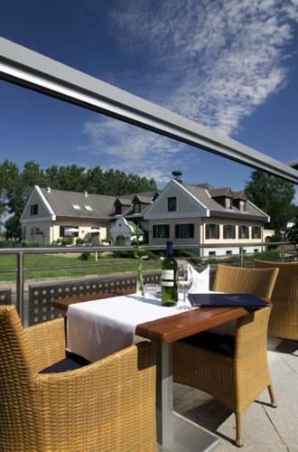 Отель Hotel Pannonia & St. Florian